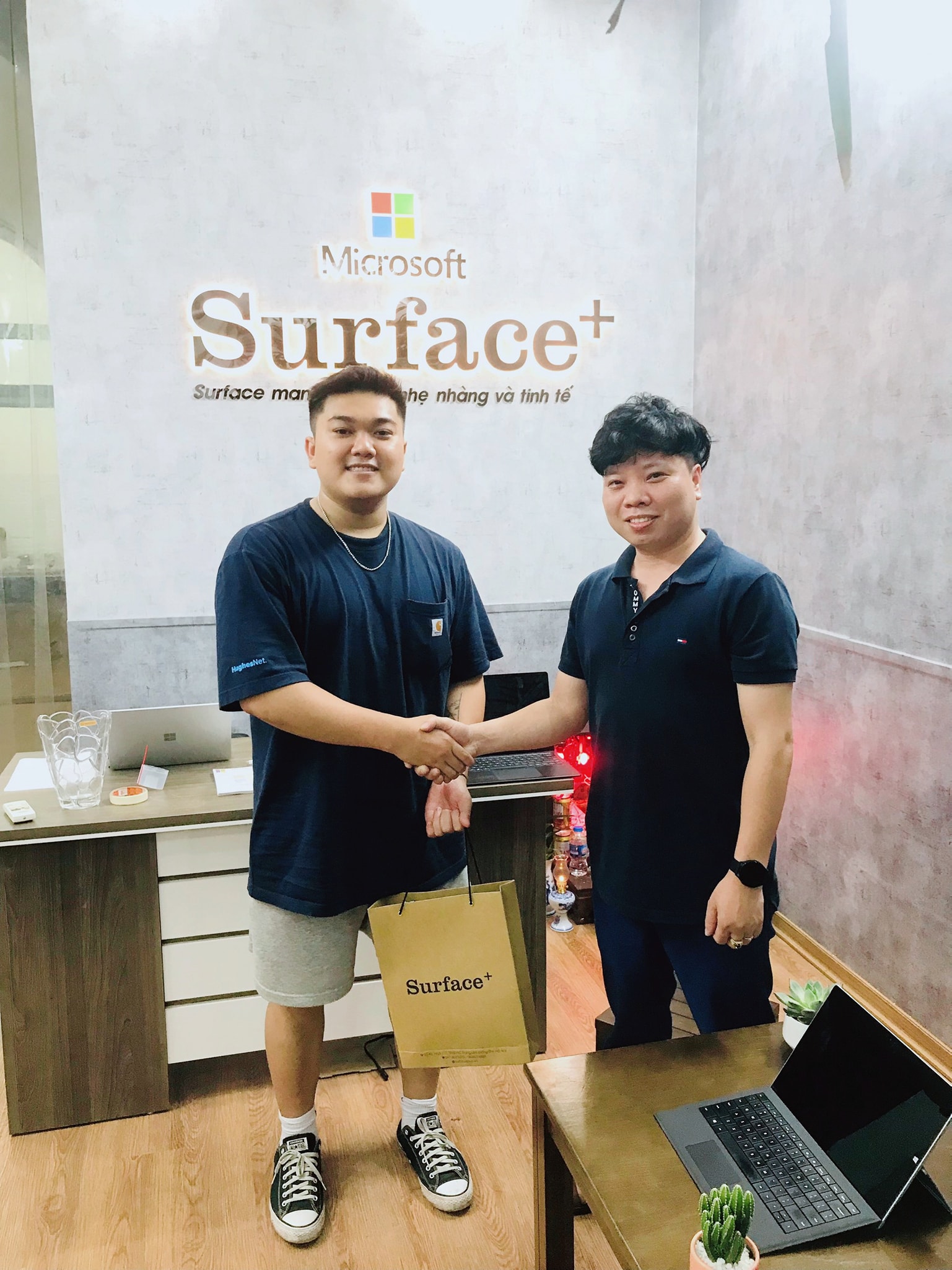thinh1-4 thinh1 4 Surface Laptop Go 2 chíp i5/16GB/256GB – Like New
