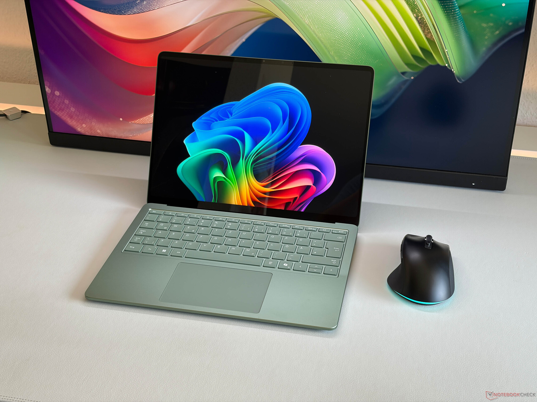 Surface Laptop 8 13.8″ Snapdragon X2 Plus RAM 32GB SSD 512GB - Mới 4 Surface Laptop 8 13.8″ Snapdragon X2 Plus RAM 32GB SSD 512GB - Mới